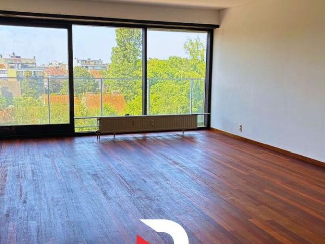 Appartement te huur in Sint Andries voor € 975 met 3 slaapkamers
