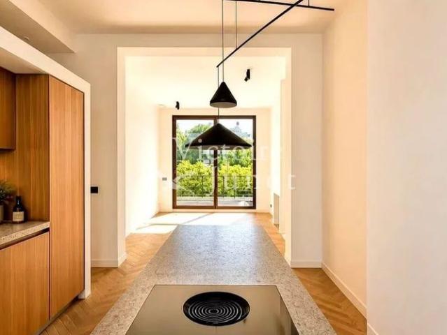 Appartement te huur in Sint Gillis voor € 2.640 met 3 slaapkamers