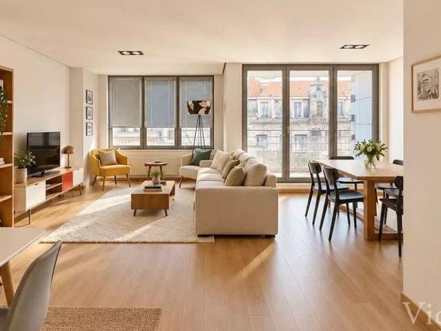 Appartement te huur in Sint Gillis voor € 2.130 met 2 slaapkamers