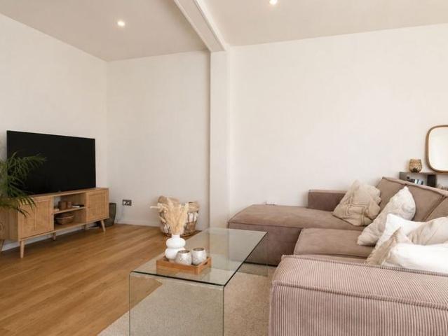 Appartement te huur in Sint Niklaas voor € 1.075 met 3 slaapkamers