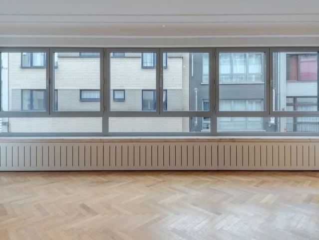 Appartement te huur in Sint Niklaas voor € 1.250 met 3 slaapkamers