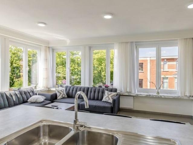 Appartement te huur in Sint Niklaas voor € 800 met 2 slaapkamers