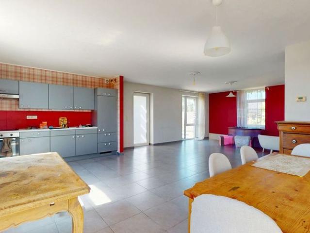Appartement te huur in Souvret voor € 900 met 3 slaapkamers