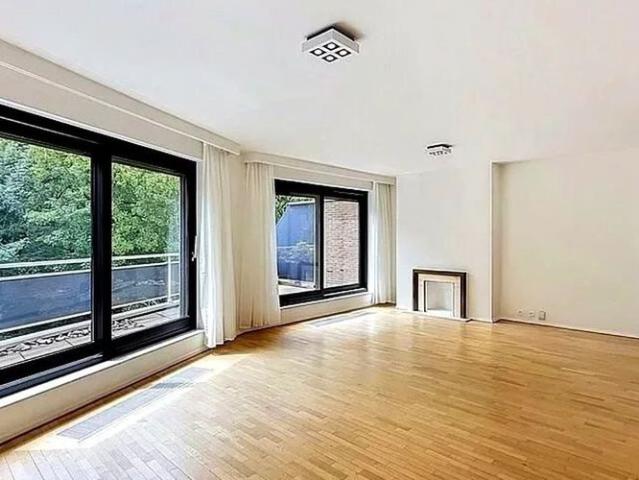 Appartement te huur in Ukkel voor € 1.840 met 2 slaapkamers