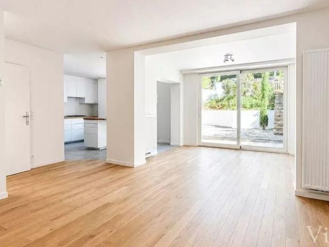 Appartement te huur in Ukkel voor € 2.900 met 4 slaapkamers
