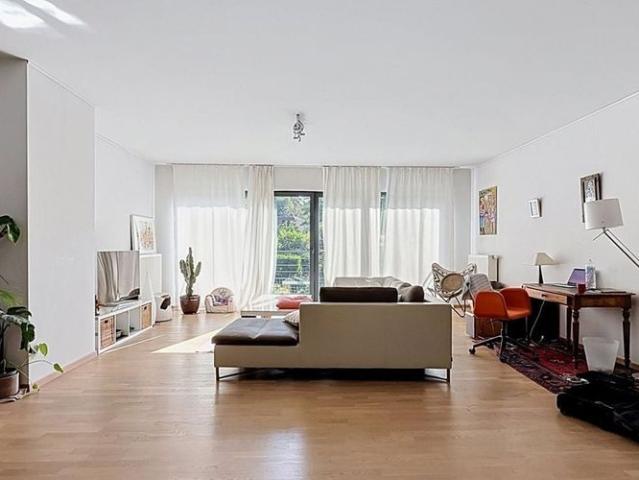 Appartement te huur in Ukkel voor € 2.975 met 3 slaapkamers