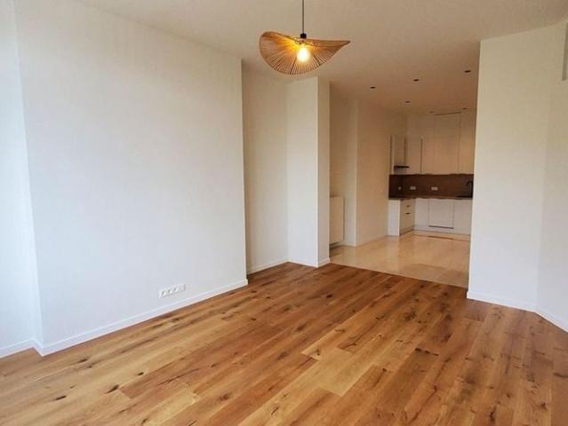 Appartement te huur in Ukkel voor € 2.000 met 3 slaapkamers