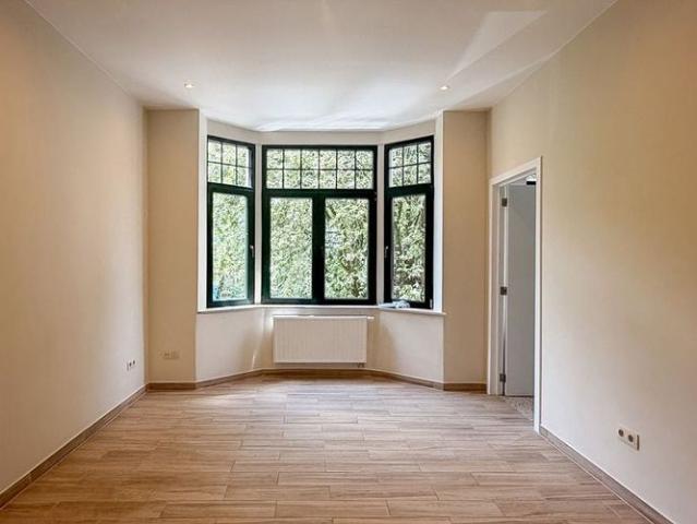 Appartement te huur in Vorst voor € 1.250 met 1 slaapkamer