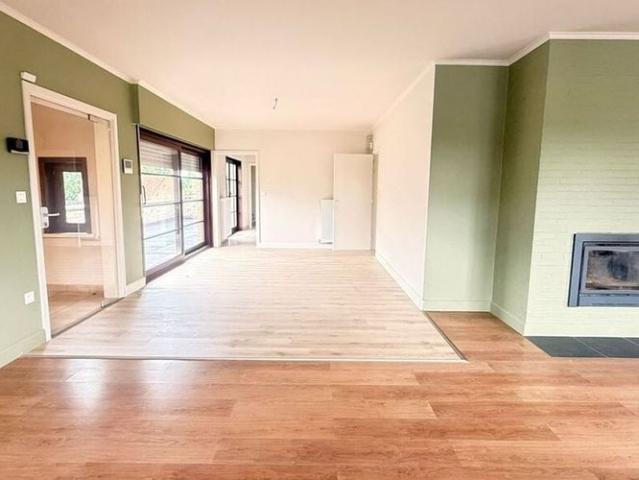 Appartement te huur in Waasmunster voor € 1.350 met 4 slaapkamers
