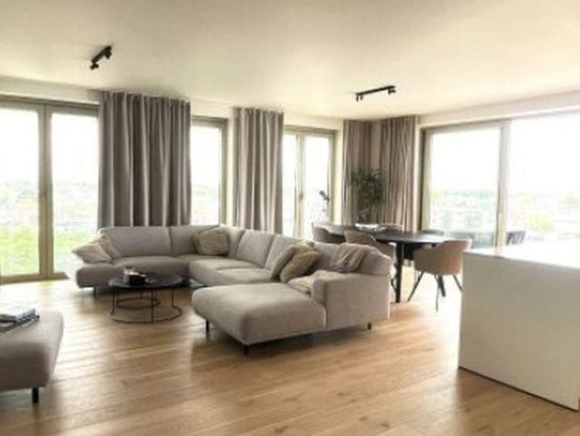 Appartement te huur in Waregem voor € 1.450 met 3 slaapkamers