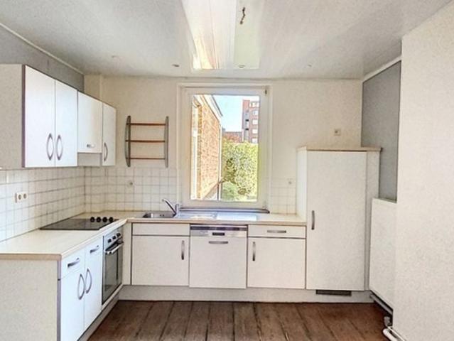 Appartement te huur in Waremme voor € 960 met 4 slaapkamers