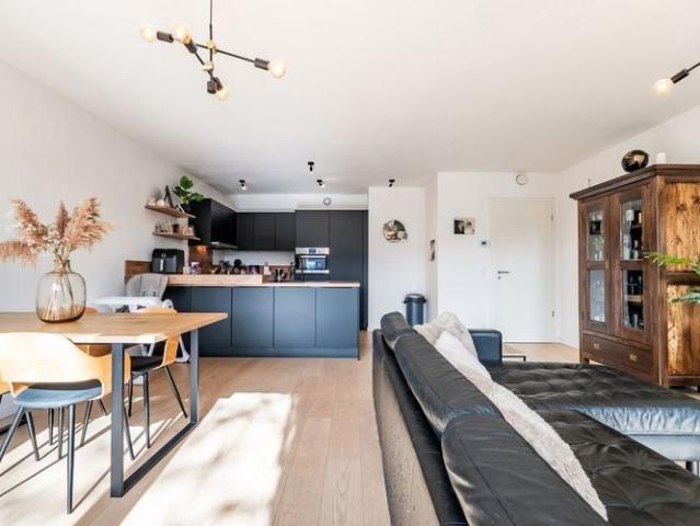 Appartement te huur in Waremme voor € 980 met 2 slaapkamers