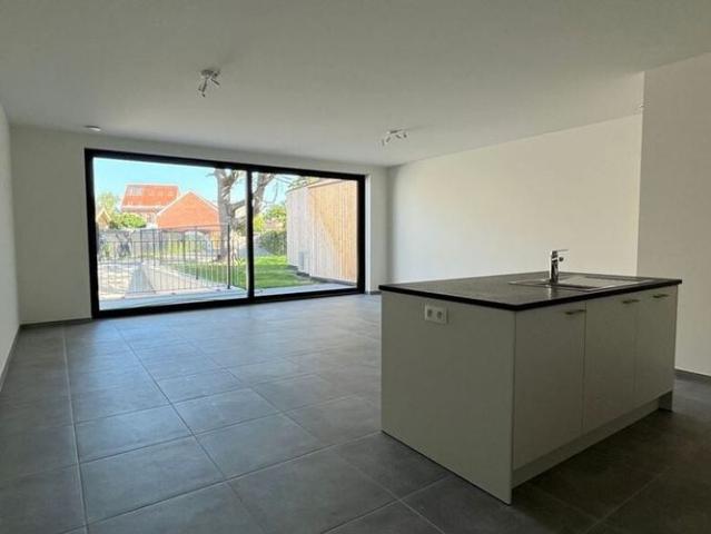 Appartement te huur in Westmeerbeek voor € 925 met 1 slaapkamer