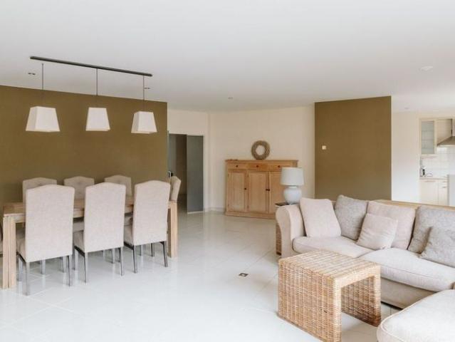 Appartement te huur in Wilrijk voor € 1.450 met 2 slaapkamers