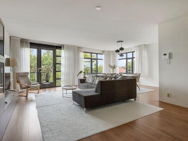 Appartement te huur: Koningin Julianalaan 22 L 2251 EA Voorschoten