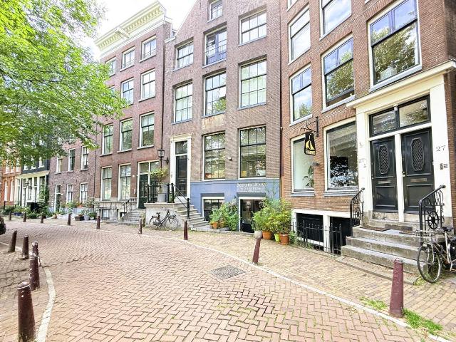 Appartement te huur Kromme Waal in Amsterdam voor € 5.750