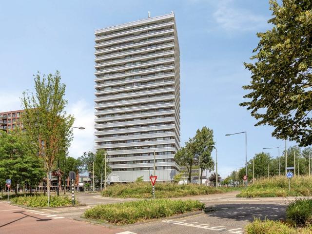 Appartement te huur Poptahof Zuid, Martinus Nijhofflaan in Delft voor € 3.500