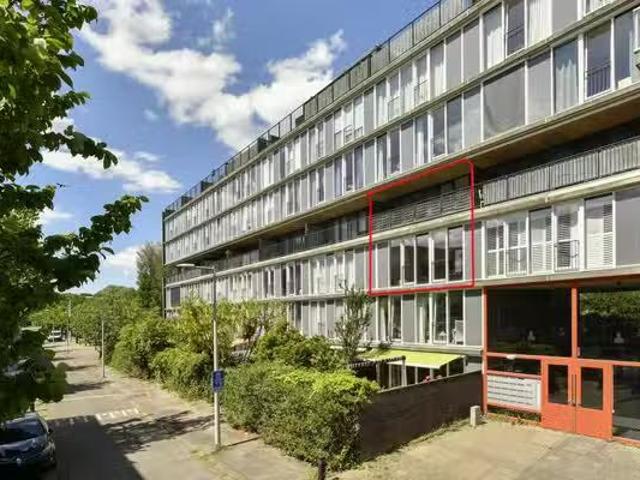 Appartement te koop Martini van Geffenstraat 120 in Amsterdam.