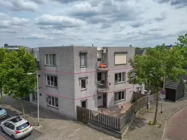 Appartement te koop Onafhankelijkheidsweg 92 in Leiden voor €.