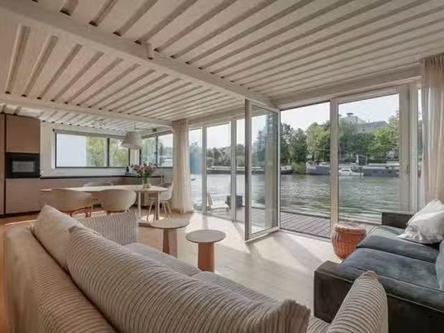 Appartement te koop Oosterdokskade 7 in Amsterdam voor € 660.000
