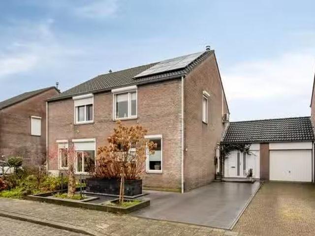 Appartement te koop Busschuttenpoort 13 A in Maastricht voor €.