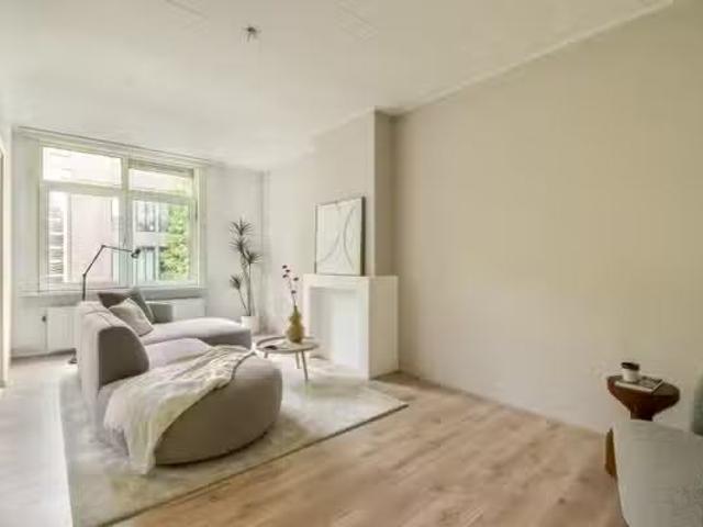 Appartement te koop Ceintuurbaan 27 1 in Amsterdam voor € 600.