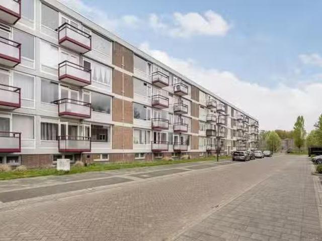 Appartement te koop dr. Wiardi Beckmansingel 127 in Vlaardinge.