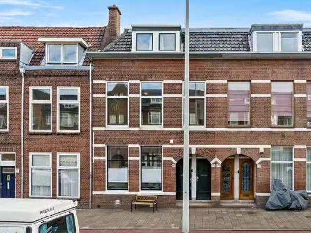Appartement te koop Gevers Deynootplein 181 in Den Haag voor €.