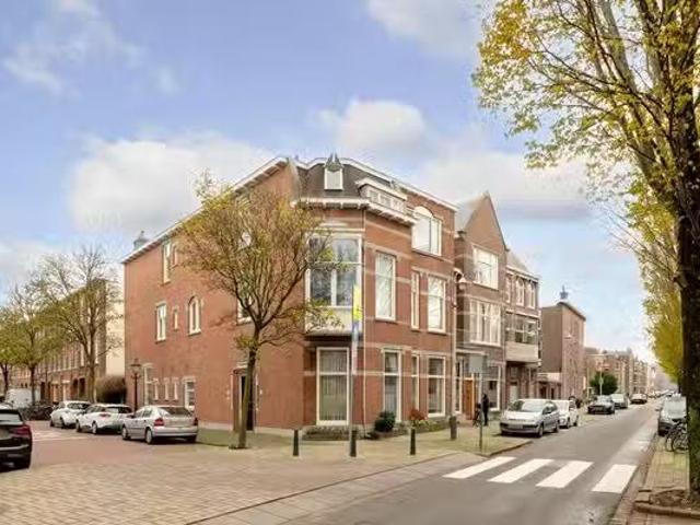 Appartement te koop Gevers Deynootplein 218 in Den Haag voor €.