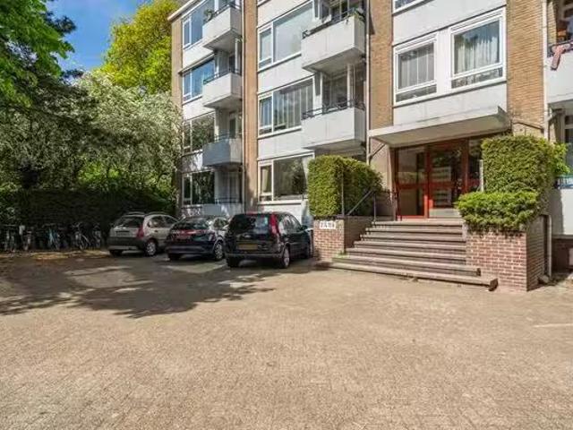 Appartement te koop Goeverneurlaan 186 in Den Haag voor prijs.