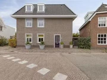 Appartement te koop Hugo van Woerdenstraat 23 in Leiden voor €.