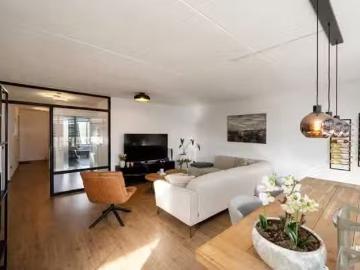 Appartement te koop J. T. P. Bijhouwerhof in Almere voor € 350.