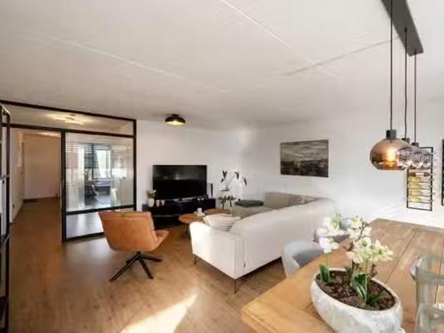 Appartement te koop J. T. P. Bijhouwerhof in Almere voor € 350.