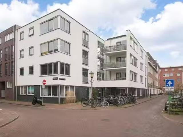 Appartement te koop Kanaalstraat 37 2 in Amsterdam voor € 550.