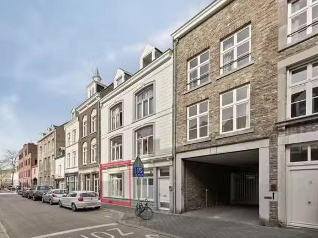 Appartement te koop Lakenweversplein 32 D in Maastricht voor €.