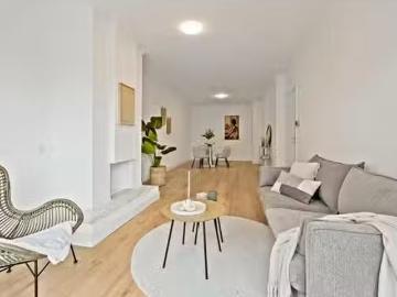 Appartement te koop Linnaeusstraat 239 in Den Haag voor € 275.