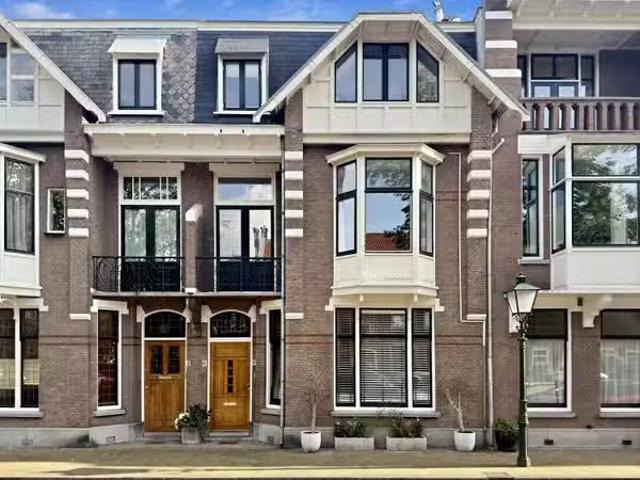 Appartement te koop Louis Couperusplein 10 in Den Haag voor €.