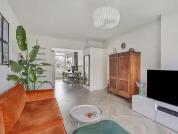 Appartement te koop Peter van Anrooystraat 37 in Leiden voor €.