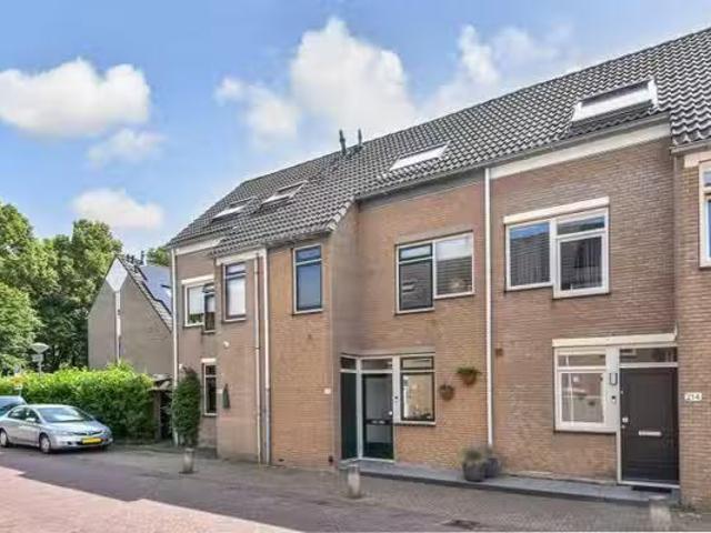 Appartement te koop Pinksterbloemplein 4 in Den Haag voor € 49.