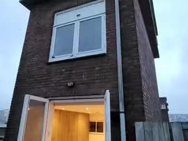 Appartement te koop Rozenburgstraat 4 A in Den Haag voor € 175.