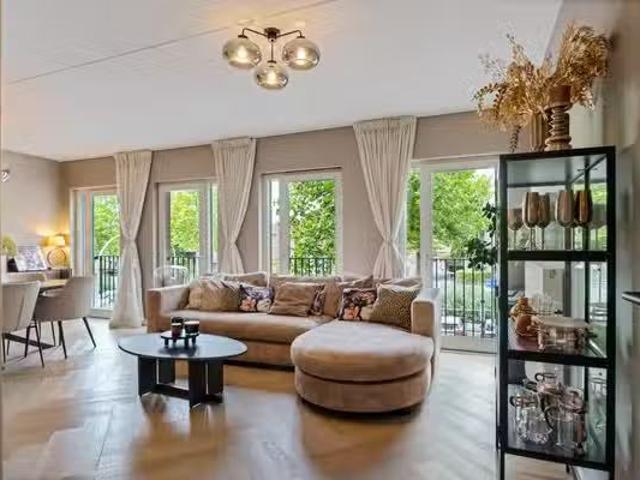 Appartement te koop Simon Carmiggelthof 109 in Den Haag voor €.