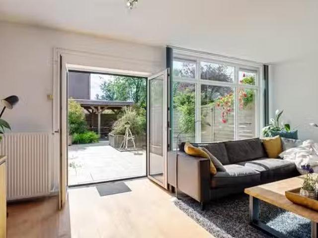 Appartement te koop Simon Carmiggelthof 138 in Den Haag voor €.