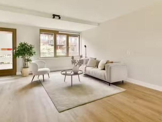 Appartement te koop Theodoor van Hoytemastraat 37 in Amsterdam.