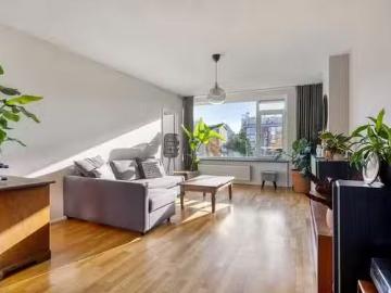 Appartement te koop Van den Berghstraat 65 in Den Haag voor €.