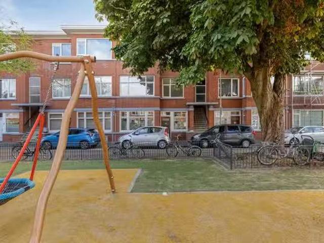 Appartement te koop Van der Hoopstraat 27 in Den Haag voor € 2.