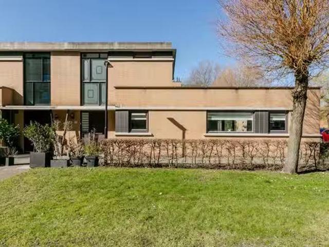 Appartement te koop Van der Parrastraat 32 in Den Haag voor €.