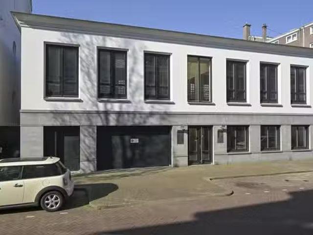 Appartement te koop Van Hogenhoucklaan 60 D in Den Haag voor €.