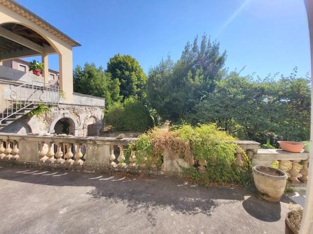 APPARTEMENT + TERRASSE