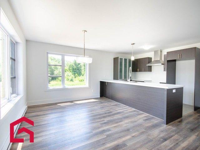 Appartement Terrasse Vaudreuil À Louer
