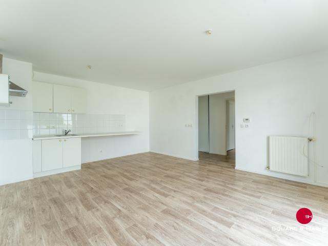 Appartement trois pièces avec balcon et place de stationnement privative couverte